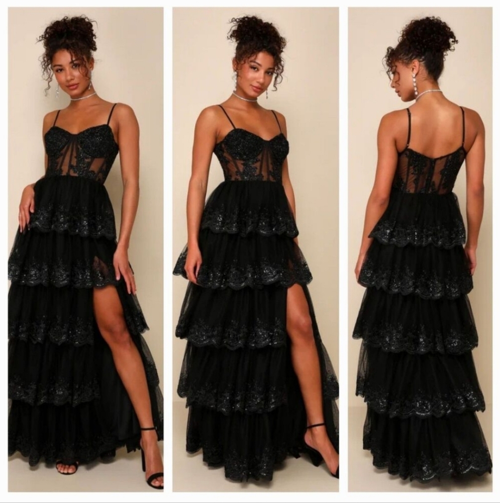Lulu's Elegant Black Tiered Lace Dress